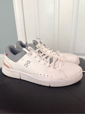 On THE ROGER Advantage Sneaker
